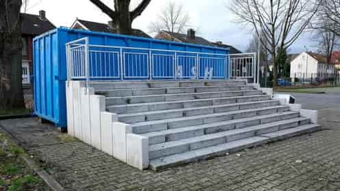 Betontreppe, Steuerverschwendung