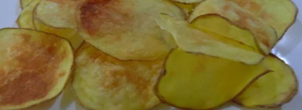 Kalorienarme Snacks, Kartoffelchips aus der Mikrowelle. Chips in der Mikrowelle selber machen